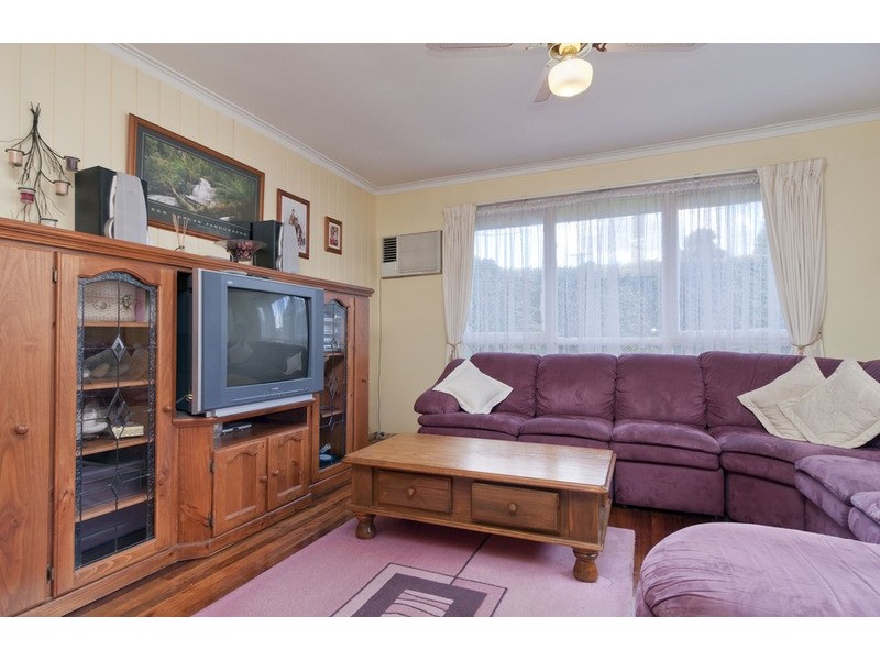 11 Esther Crescent, Mooroolbark VIC 3138