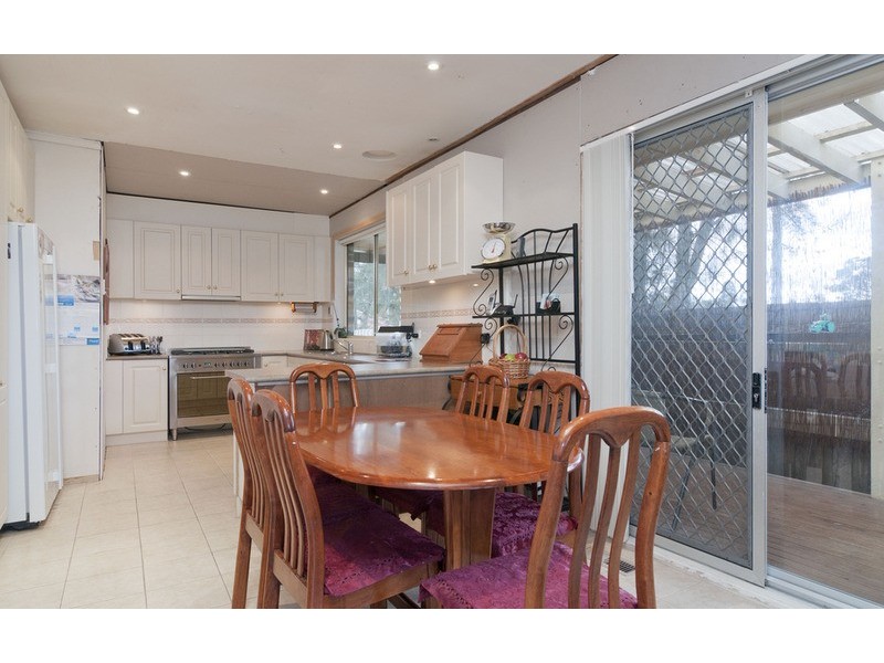 11 Esther Crescent, Mooroolbark VIC 3138