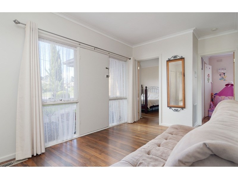 11 Esther Crescent, Mooroolbark VIC 3138