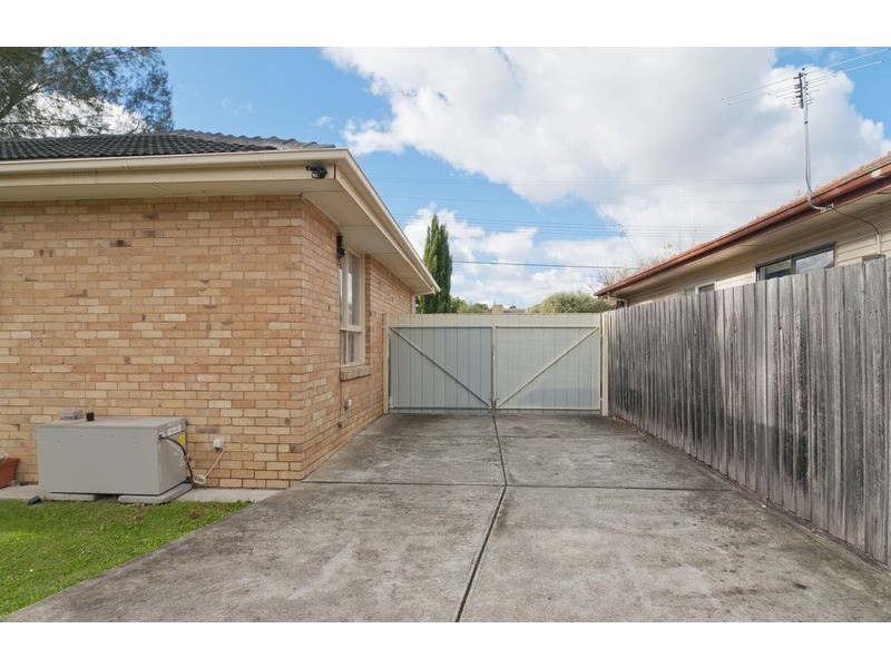 11 Esther Crescent, Mooroolbark VIC 3138