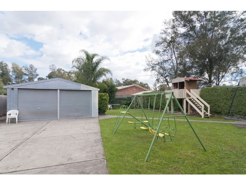 11 Esther Crescent, Mooroolbark VIC 3138