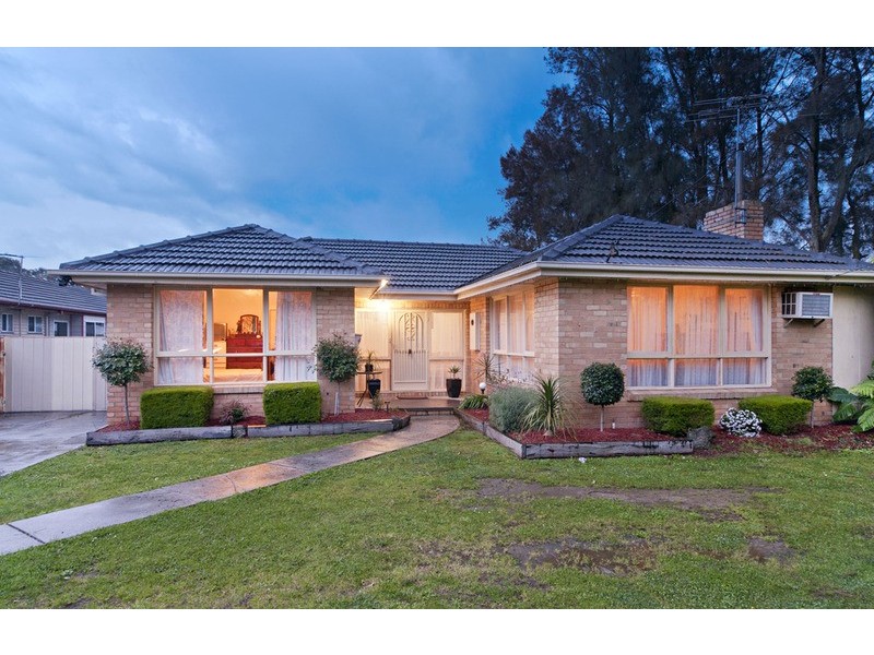 11 Esther Crescent, Mooroolbark VIC 3138