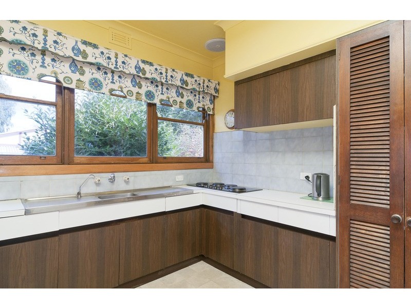 18 Forest Road, Ferntree Gully VIC 3156