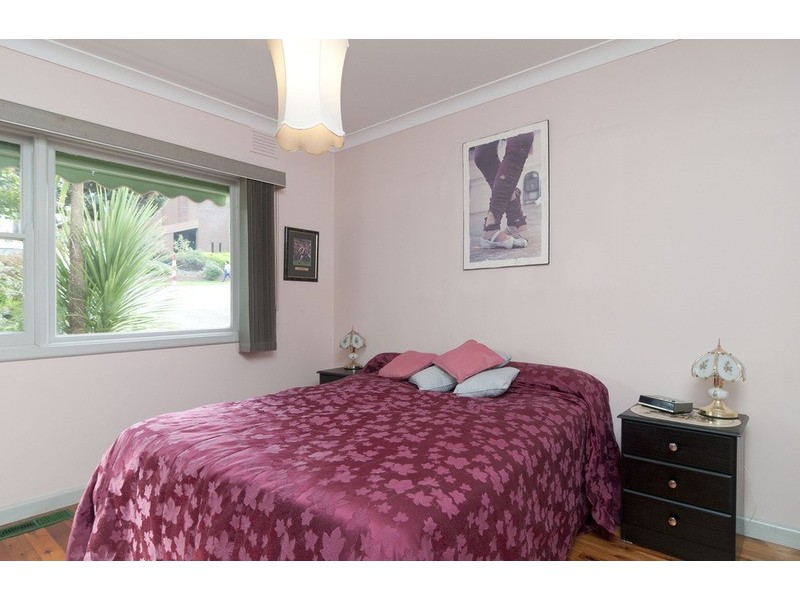18 Forest Road, Ferntree Gully VIC 3156