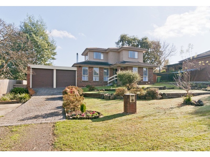 25 Churchill Drive, Mooroolbark VIC 3138