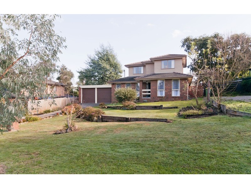 25 Churchill Drive, Mooroolbark VIC 3138