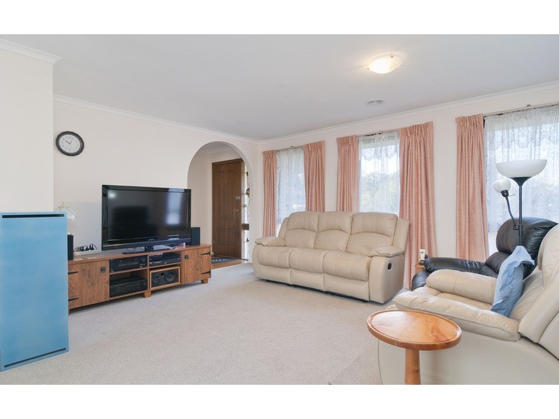 25 Churchill Drive, Mooroolbark VIC 3138