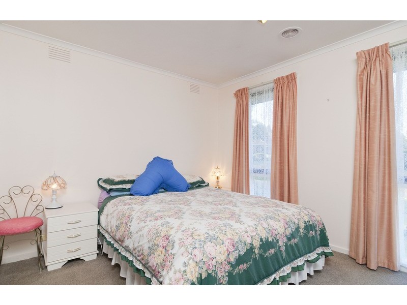 25 Churchill Drive, Mooroolbark VIC 3138