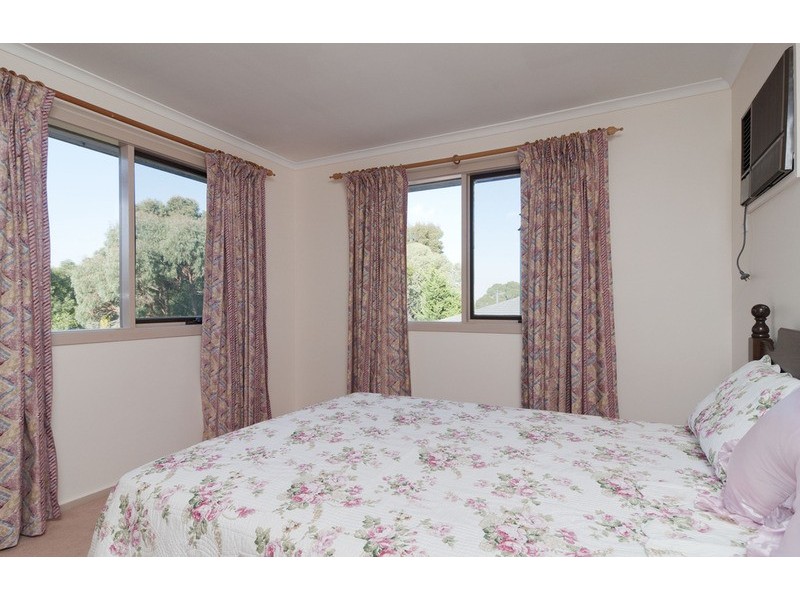 25 Churchill Drive, Mooroolbark VIC 3138