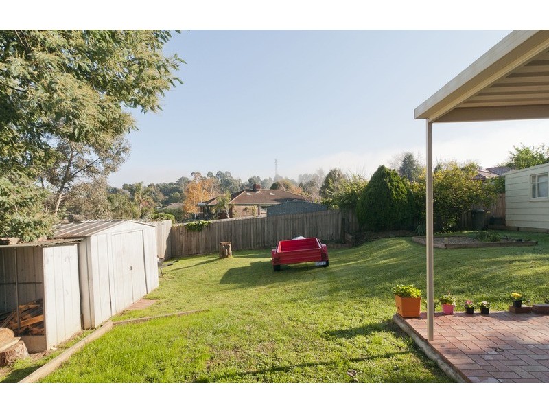 25 Churchill Drive, Mooroolbark VIC 3138