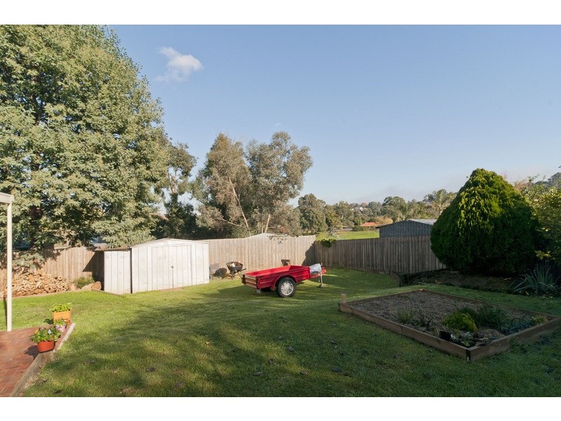 25 Churchill Drive, Mooroolbark VIC 3138