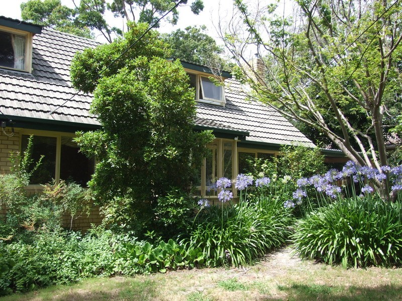 21 Mountain Drive, Mooroolbark VIC 3138