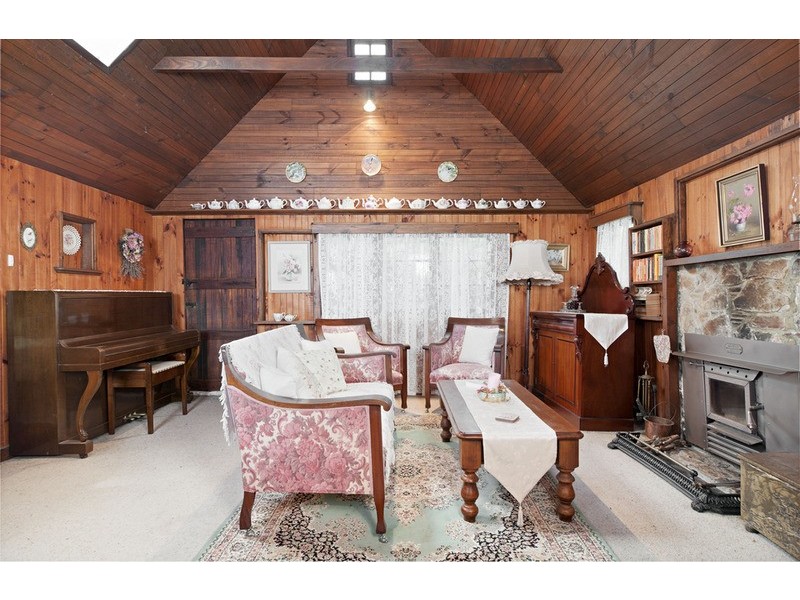 100-102 Pembroke Road, Mooroolbark VIC 3138