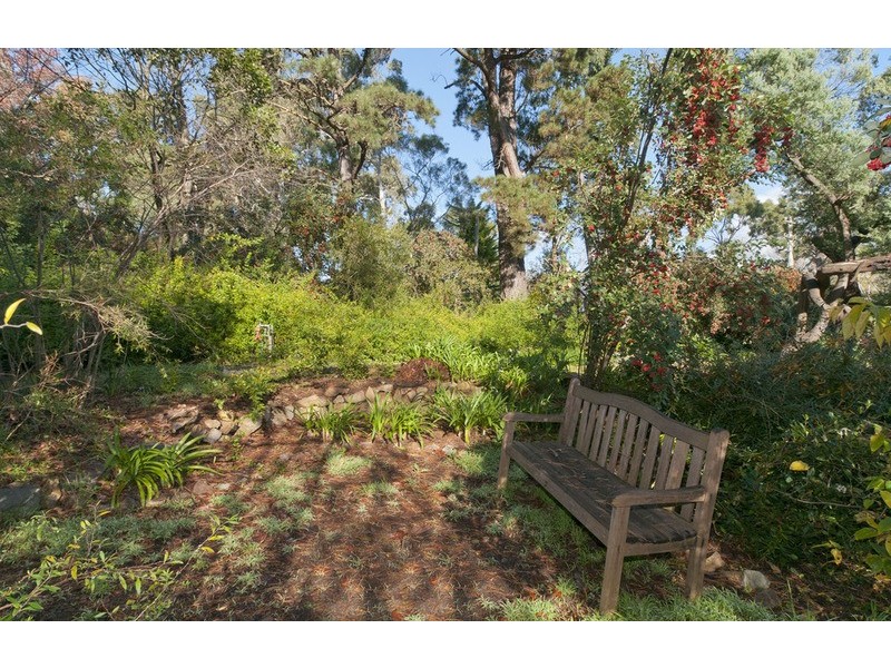100-102 Pembroke Road, Mooroolbark VIC 3138