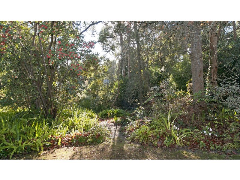 100-102 Pembroke Road, Mooroolbark VIC 3138