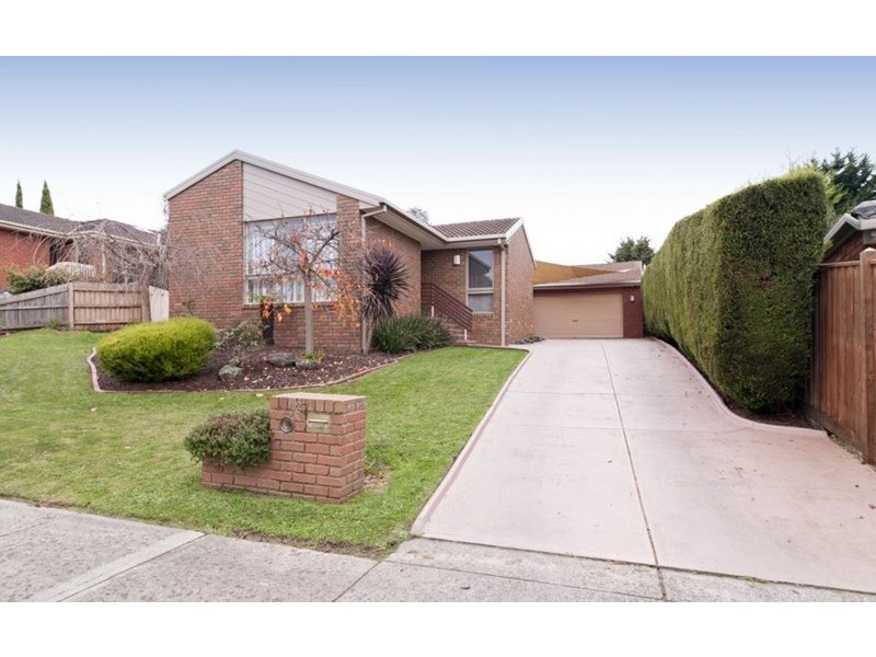 27 Cheriton Drive, Mooroolbark VIC 3138