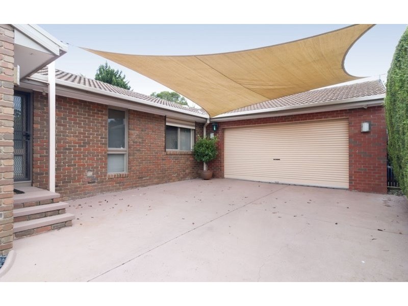 27 Cheriton Drive, Mooroolbark VIC 3138