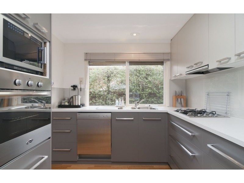 27 Cheriton Drive, Mooroolbark VIC 3138