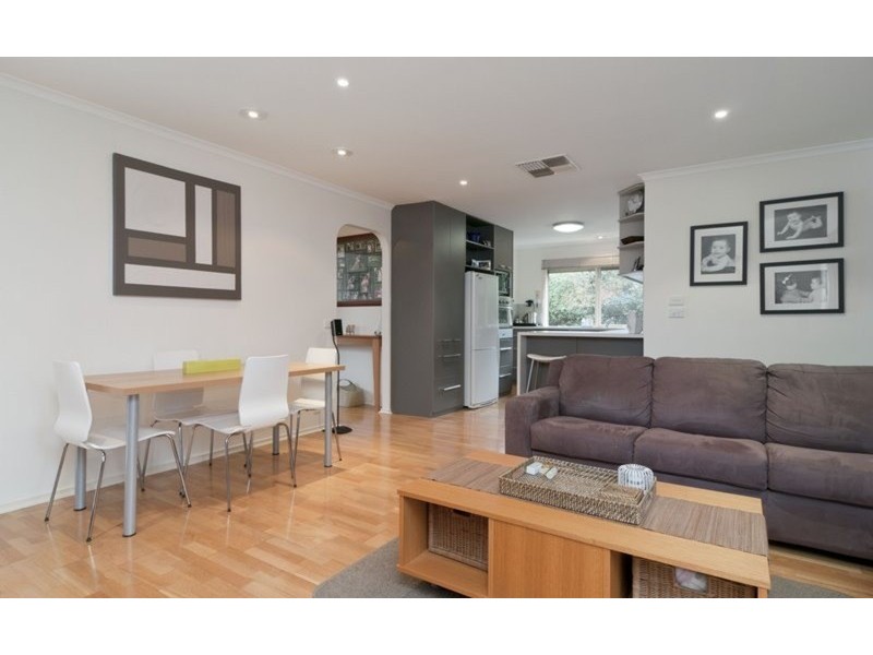 27 Cheriton Drive, Mooroolbark VIC 3138