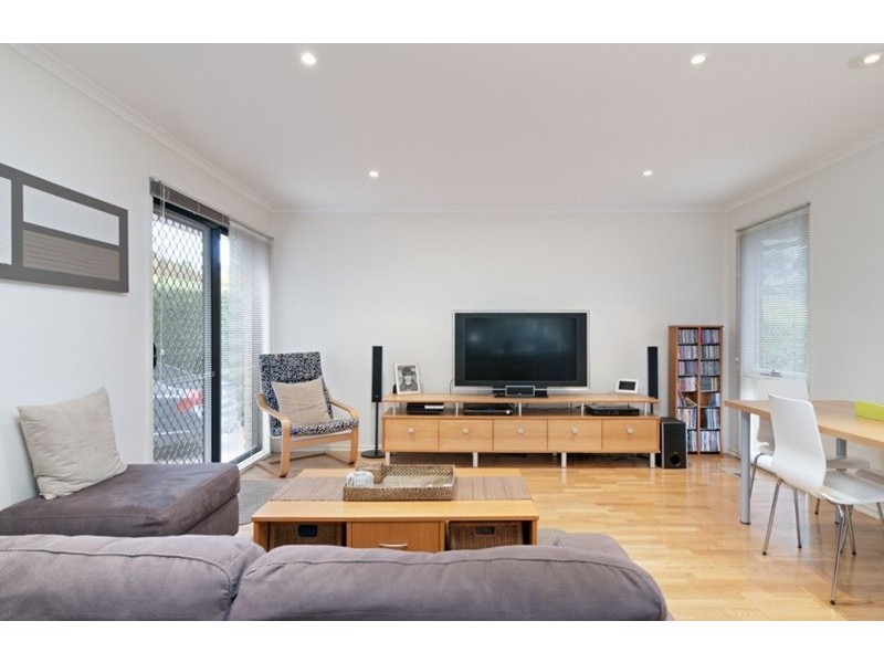 27 Cheriton Drive, Mooroolbark VIC 3138