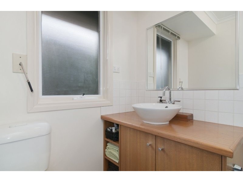 27 Cheriton Drive, Mooroolbark VIC 3138