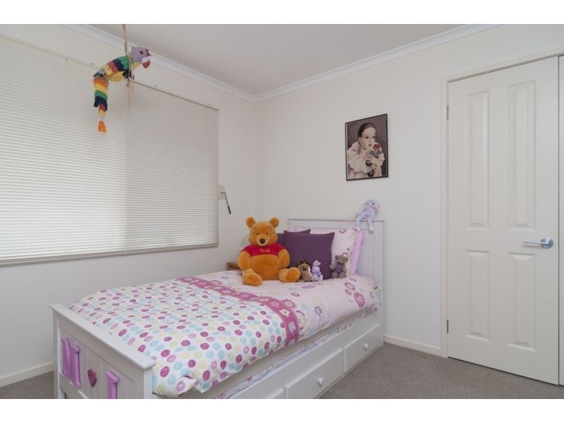 27 Cheriton Drive, Mooroolbark VIC 3138