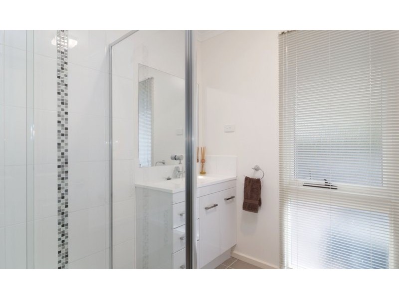 27 Cheriton Drive, Mooroolbark VIC 3138