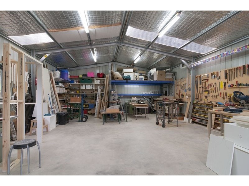 27 Cheriton Drive, Mooroolbark VIC 3138