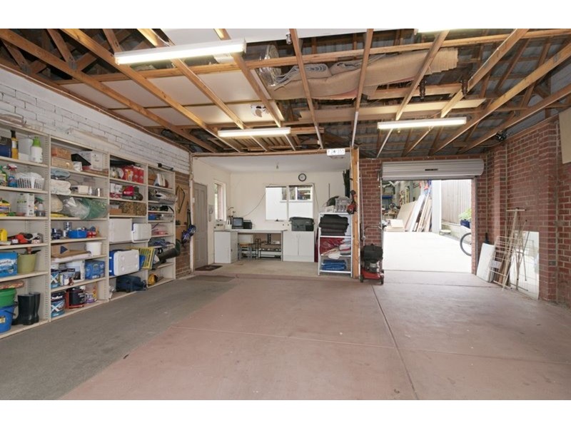 27 Cheriton Drive, Mooroolbark VIC 3138