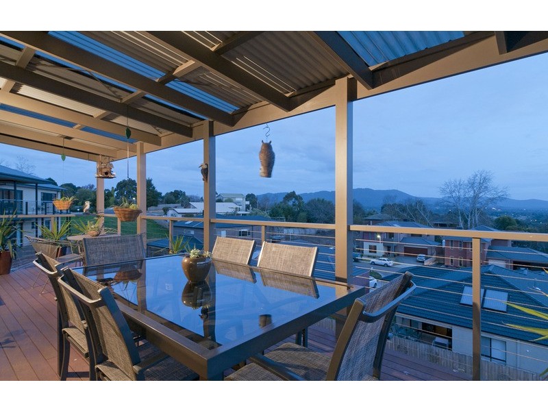 14 Huntly Avenue, Mooroolbark VIC 3138