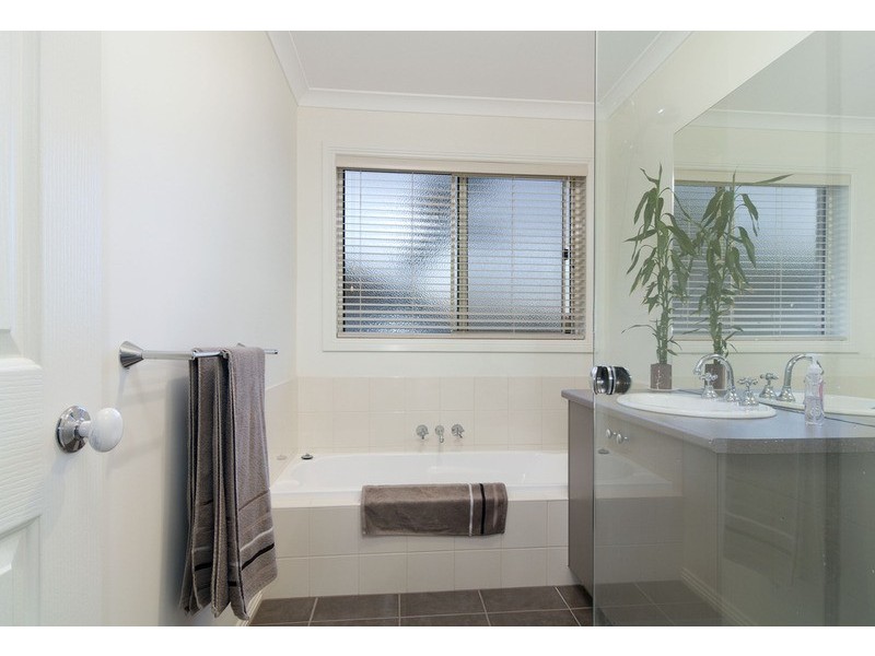 14 Huntly Avenue, Mooroolbark VIC 3138