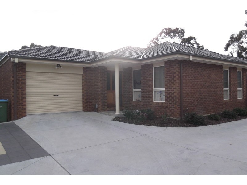 2/5 Forest Way, Kilsyth VIC 3137