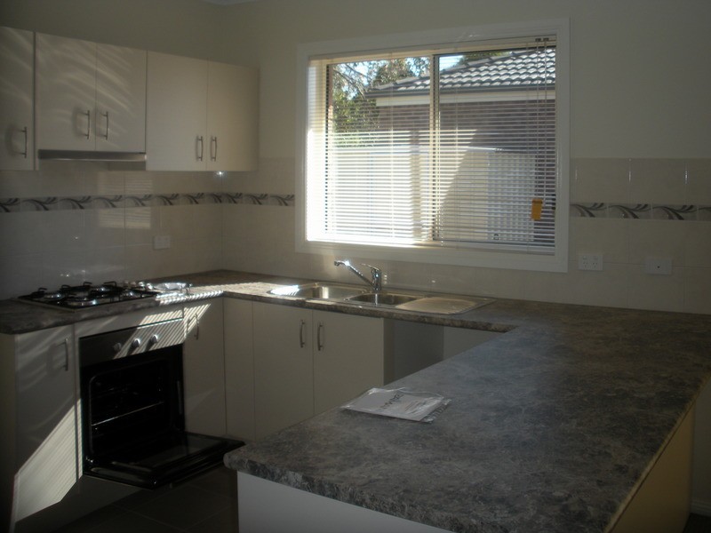 2/5 Forest Way, Kilsyth VIC 3137