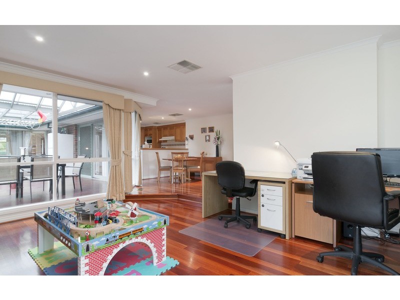 6 Macdonnell Court, Kilsyth VIC 3137