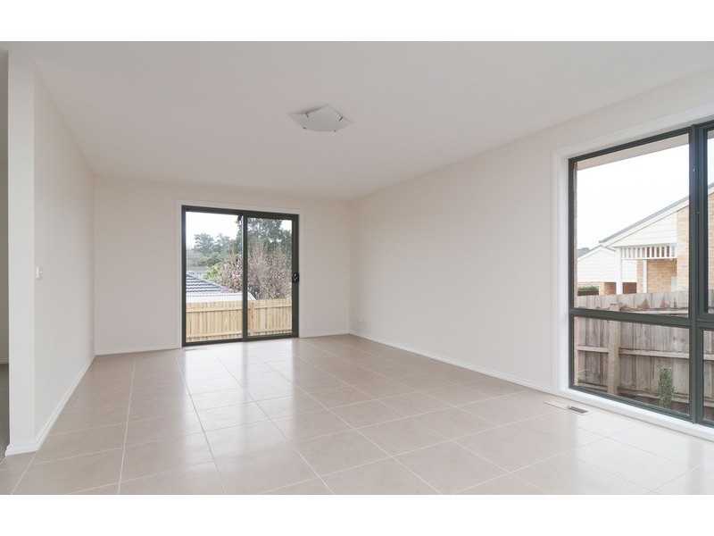 2/62 Cardigan Road, Mooroolbark VIC 3138