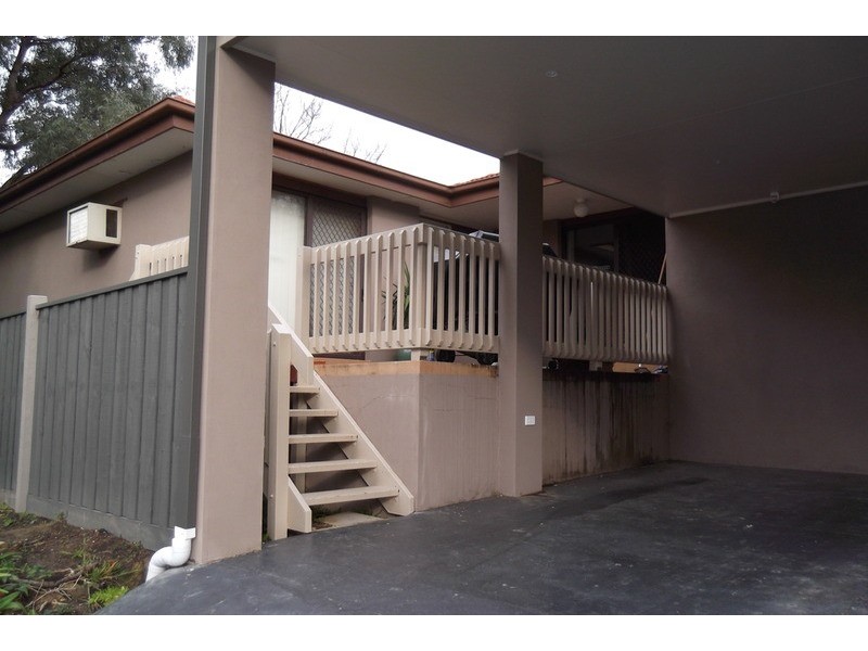 27 Zina Grove, Mooroolbark VIC 3138
