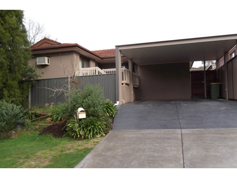 27 Zina Grove, Mooroolbark VIC 3138