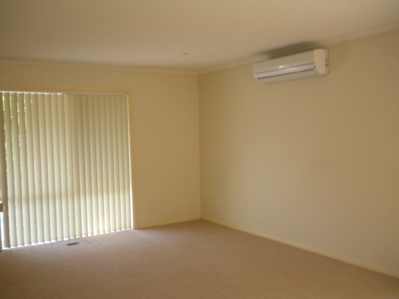 2/17 Abraham Drive, Croydon VIC 3136