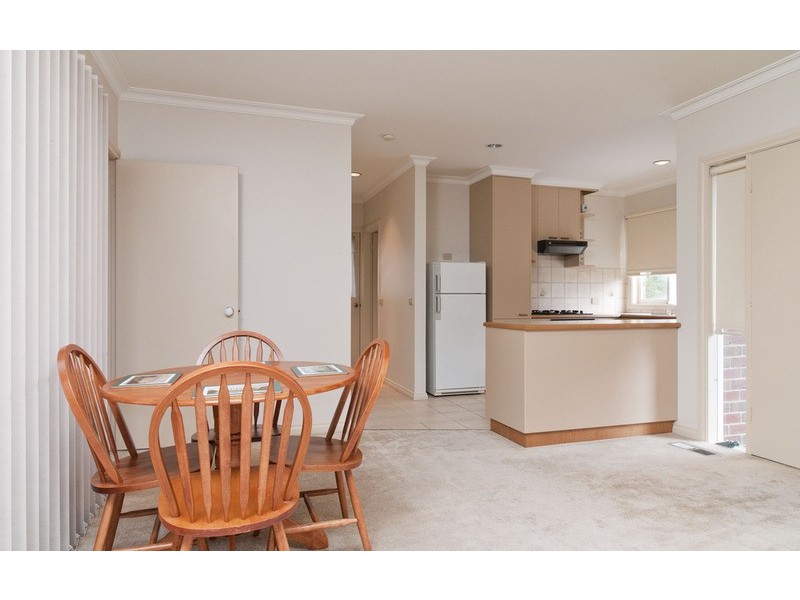 2/16 Charles Street, Mooroolbark VIC 3138