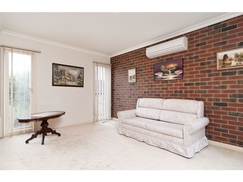 2/16 Charles Street, Mooroolbark VIC 3138