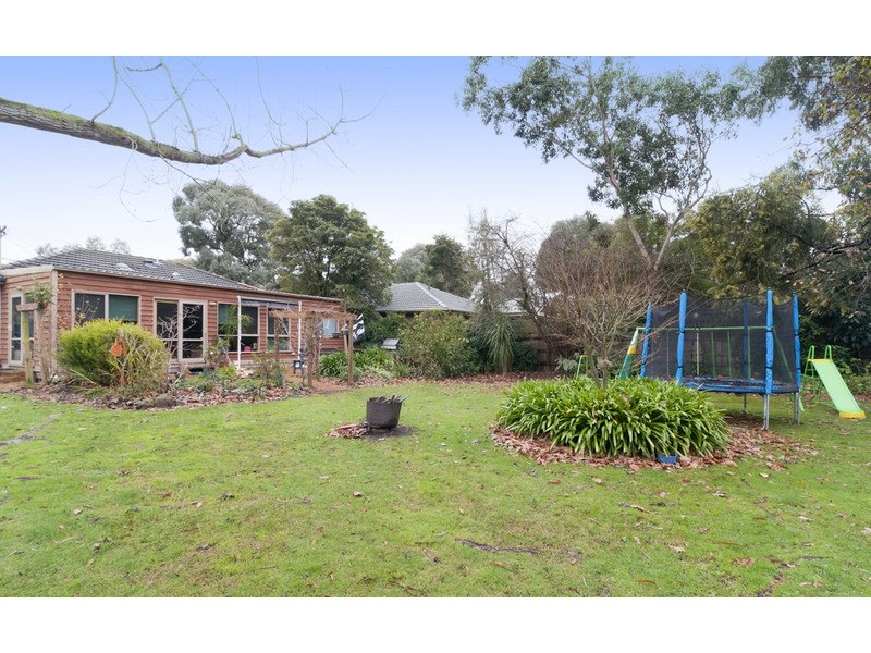 22 Mirang Avenue, Croydon VIC 3136