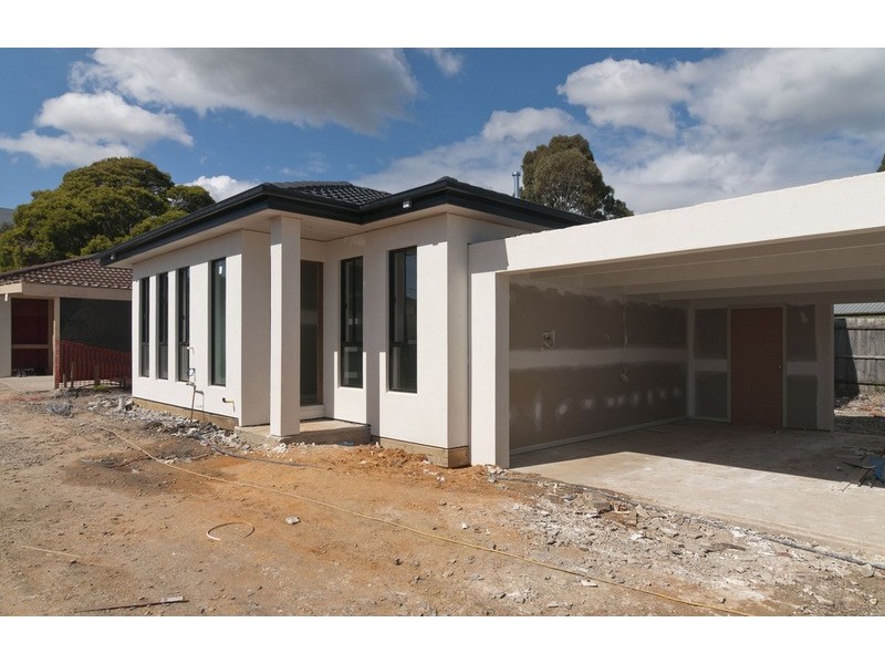 2/17 Kimberley Drive, Chirnside Park VIC 3116