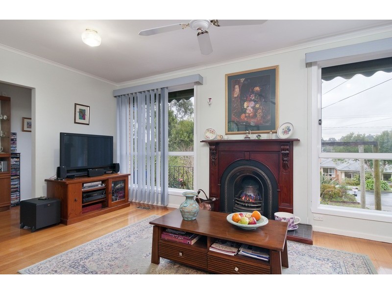 6 Sheldon Avenue, Mooroolbark VIC 3138