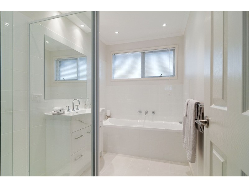 1/50 Kimberley Drive, Chirnside Park VIC 3116