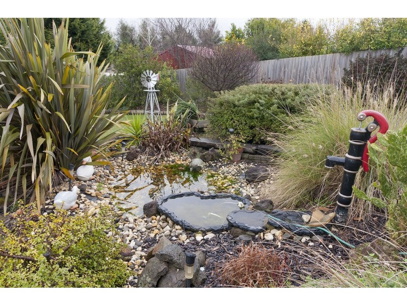 9 Barker Drive, Mooroolbark VIC 3138