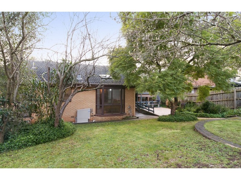 2 Clarendon Court, Mooroolbark VIC 3138