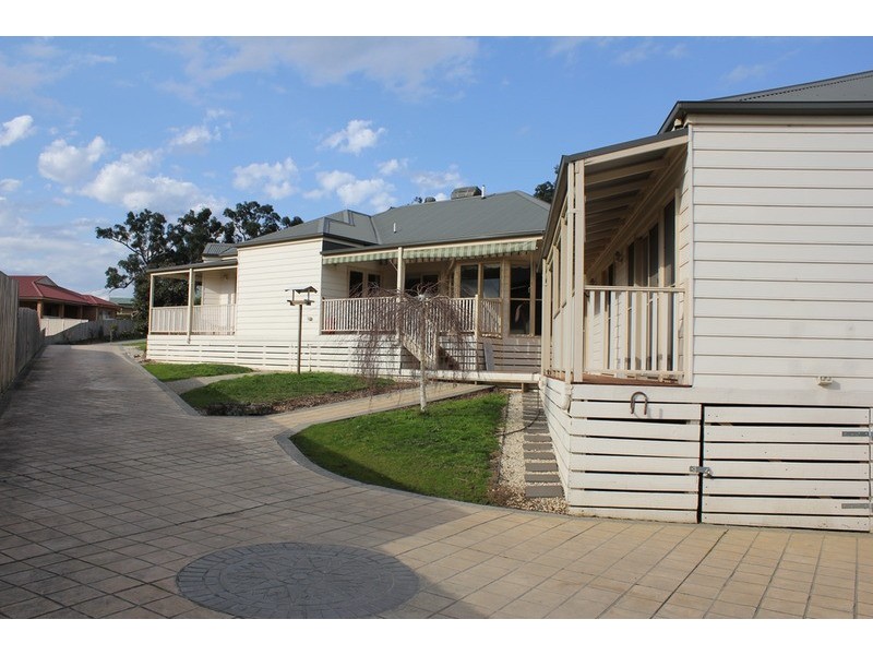 5 Hilton Place, Mooroolbark VIC 3138