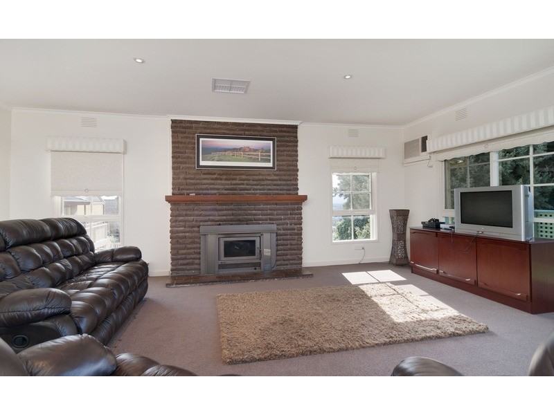 6 St Andrews Drive, Chirnside Park VIC 3116