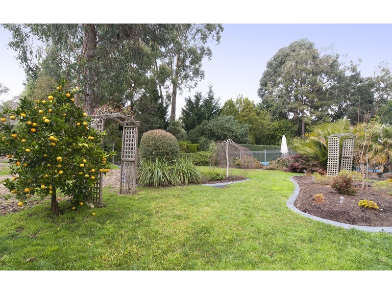 6 Chapman Court, Mooroolbark VIC 3138
