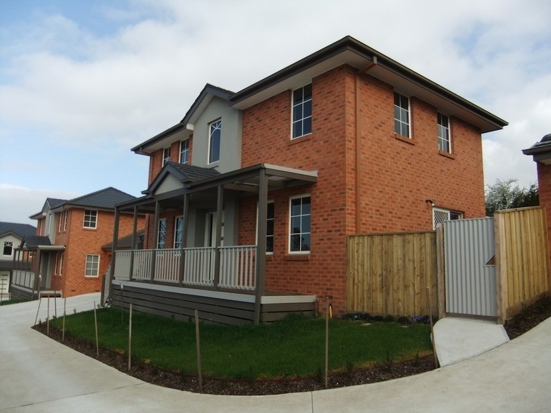 2/55 Albert Hill Road, Mooroolbark VIC 3138